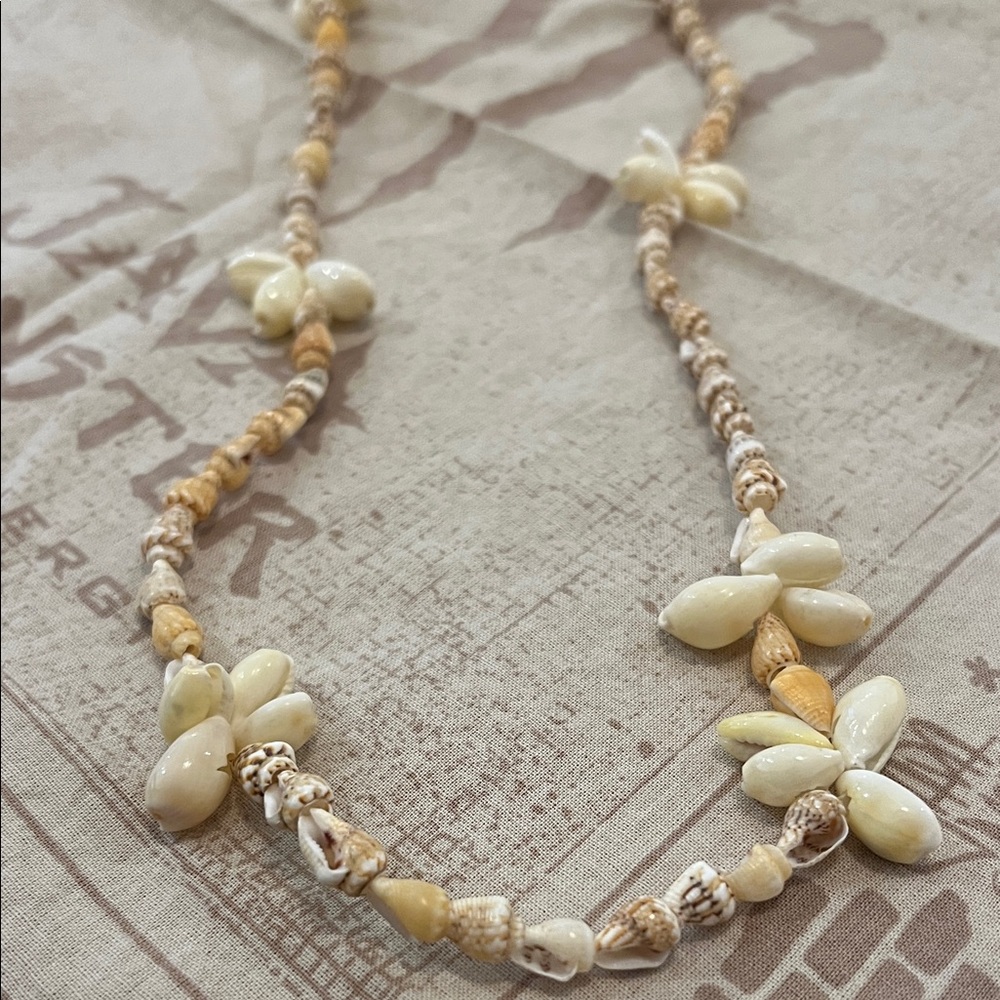Natural Shell Flower Necklace - Picture 5 of 5